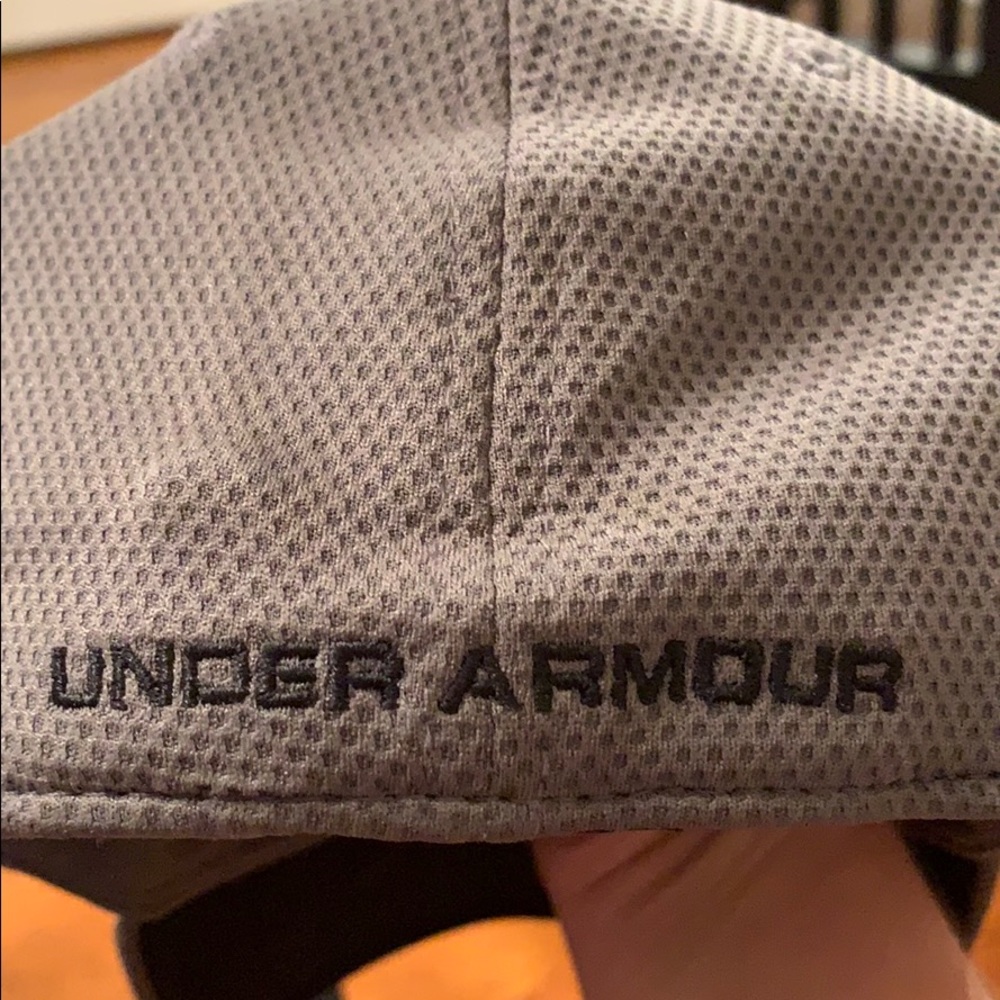 Under Armour Cap - Picture 5 of 5